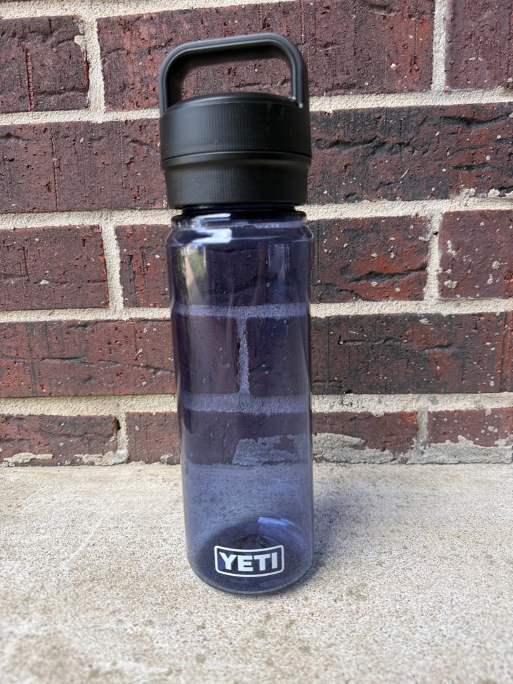 25 OZ WATER BOTTLE
WITH YONDER® CHUG CAP